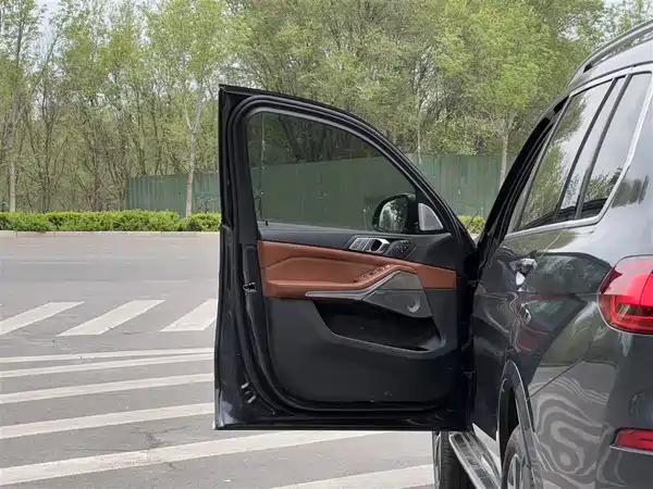 BMW X7 2021