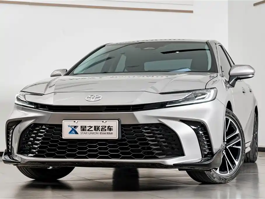 Toyota Camry 2025 — фото 3