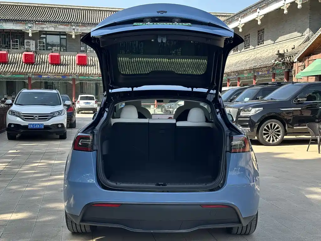 Tesla Model Y 2023 — фото 24