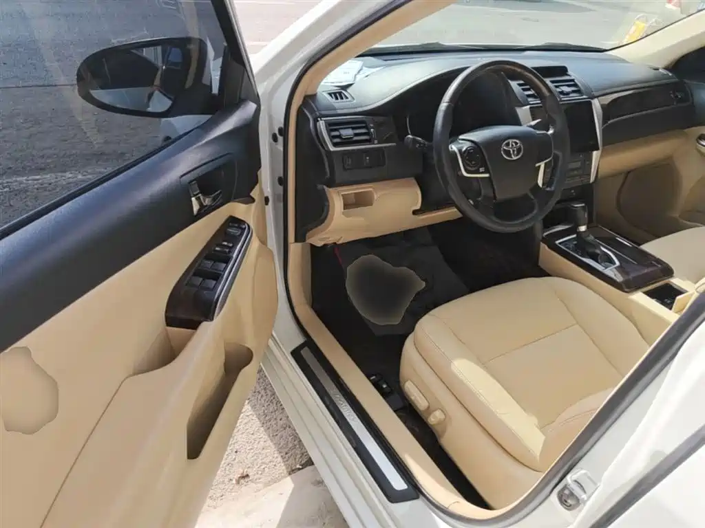 Toyota Camry 2017 — фото 16