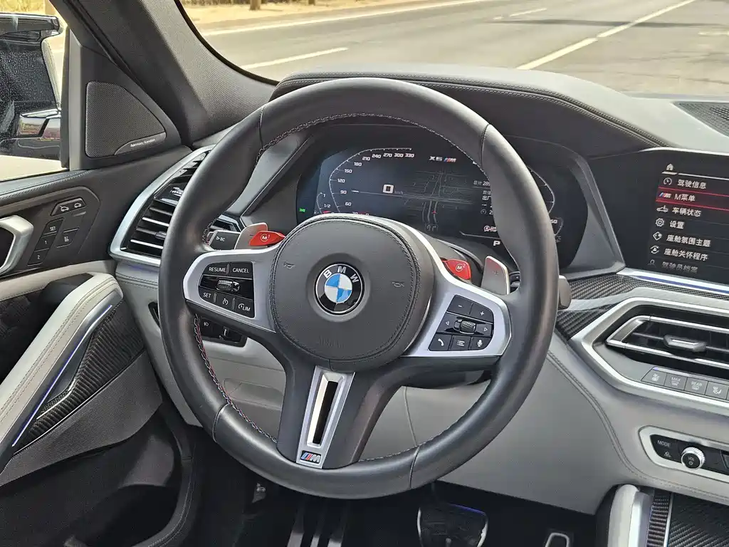 BMW X6 M 2023 — фото 12