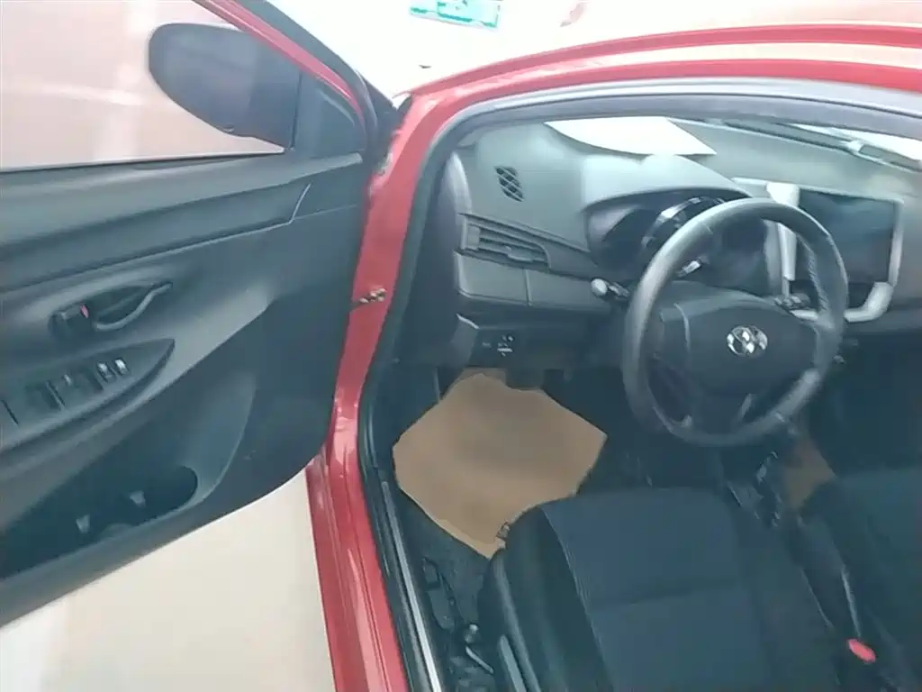 Toyota Yaris L 2018 — фото 16
