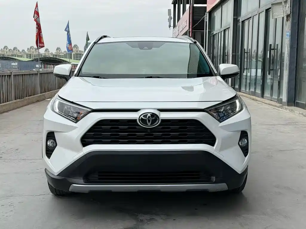 Toyota RAV4 2020 — фото 2