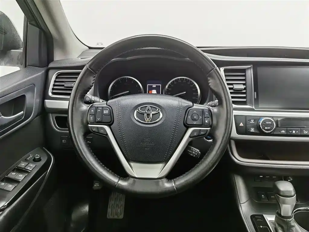 Toyota Highlander 2022 — фото 11