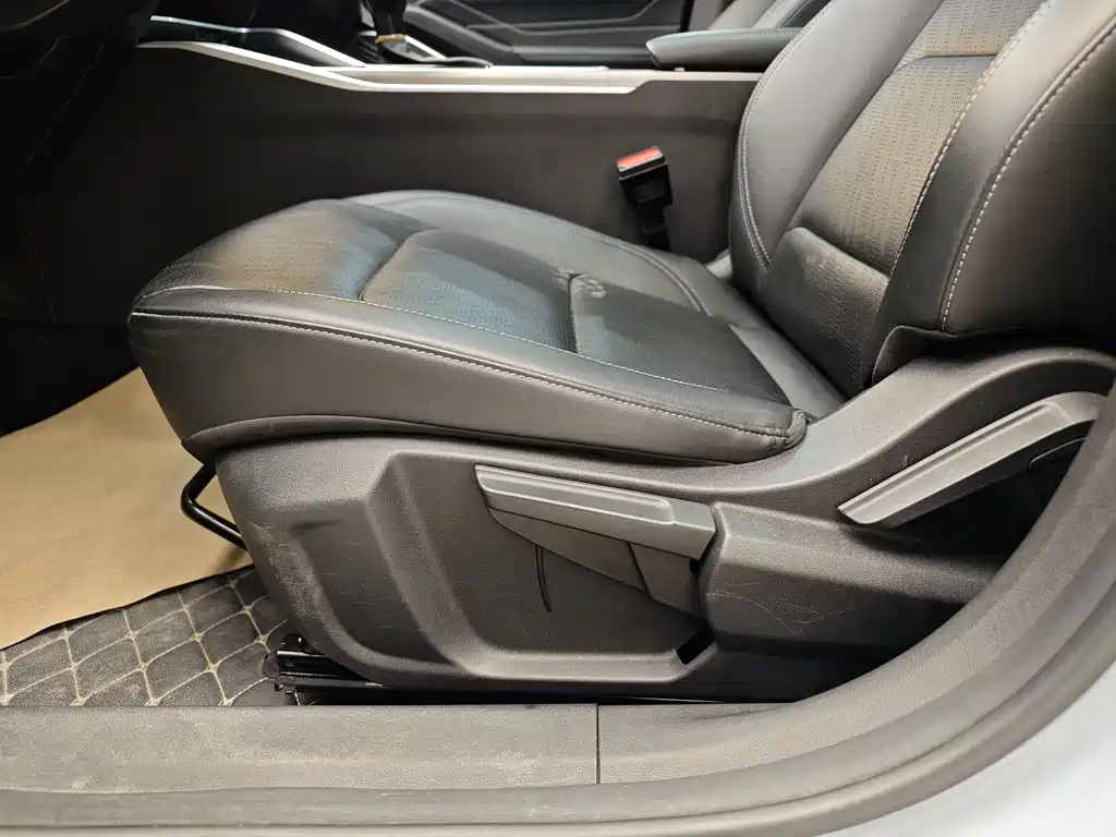 Geely Emgrand 2023 — фото 11