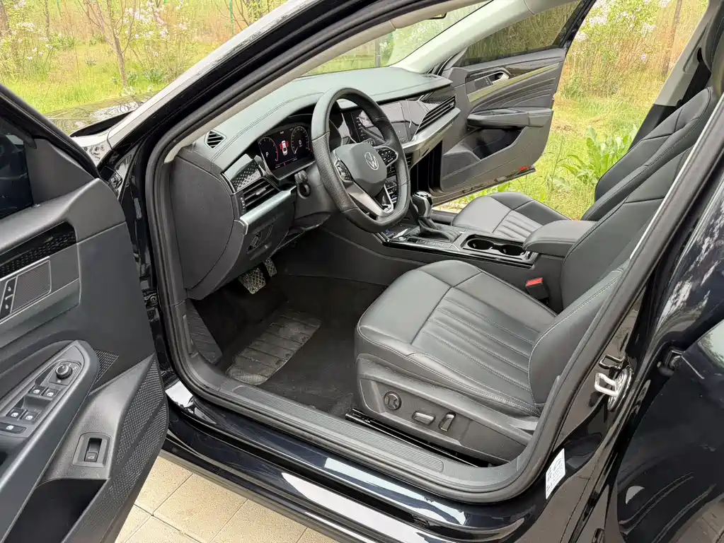 Volkswagen Passat 2023 — фото 14