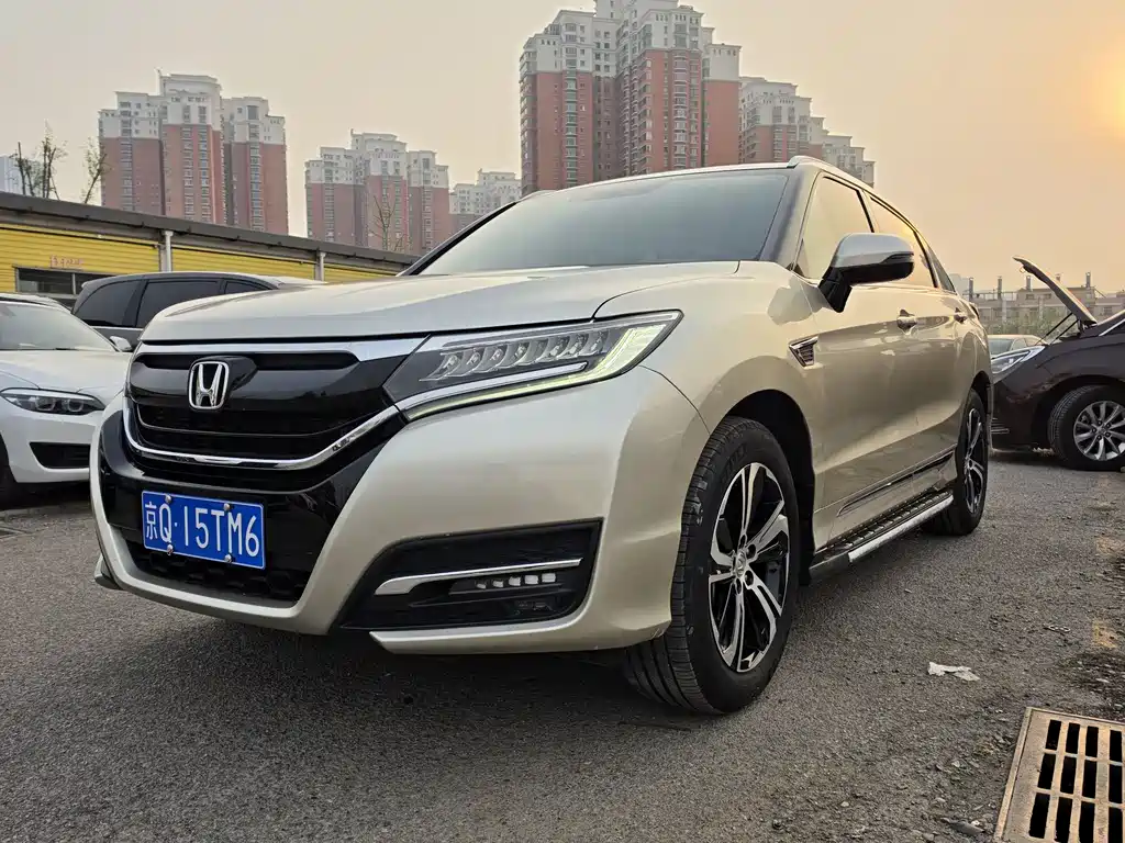 Honda UR-V 2017 — фото 1