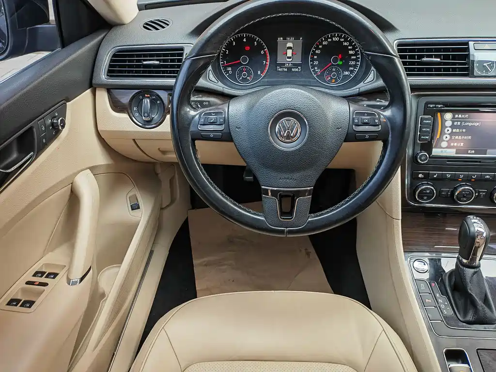 Volkswagen Passat 2015 — фото 11