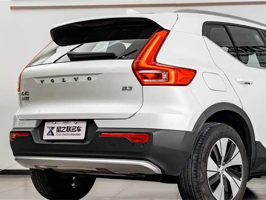 Volvo XC40 2025 — фото 8