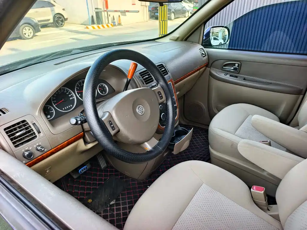 Buick GL8 2012