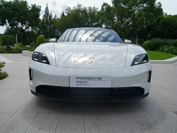 Porsche Taycan 2025