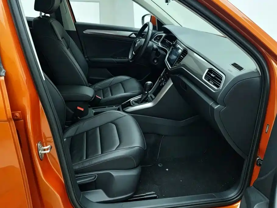 Volkswagen T-Roc 2018 — фото 8