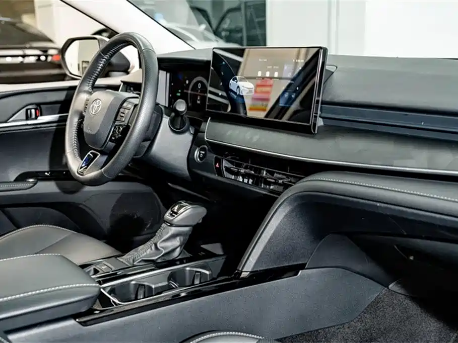 Toyota Camry 2025 — фото 18