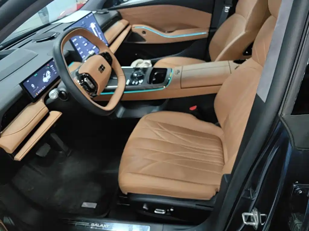 Geely Galaxy Starshine 8 2025 — фото 15