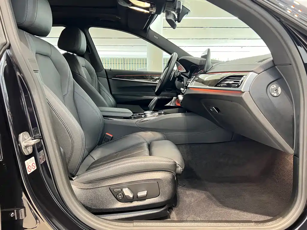 BMW 6 Series GT 2022 — фото 10