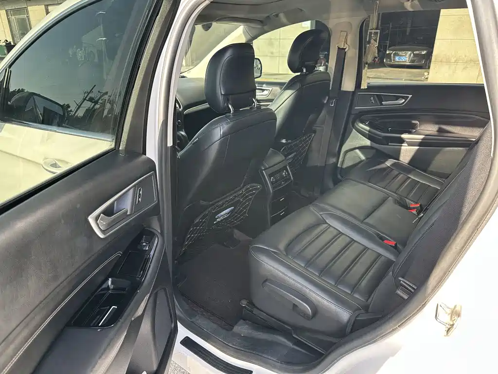 Ford Edge 2015 — фото 23