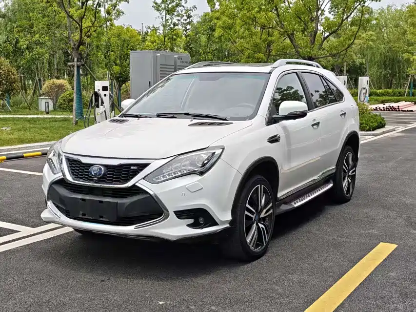 BYD Tang New Energy 2017 — фото 1