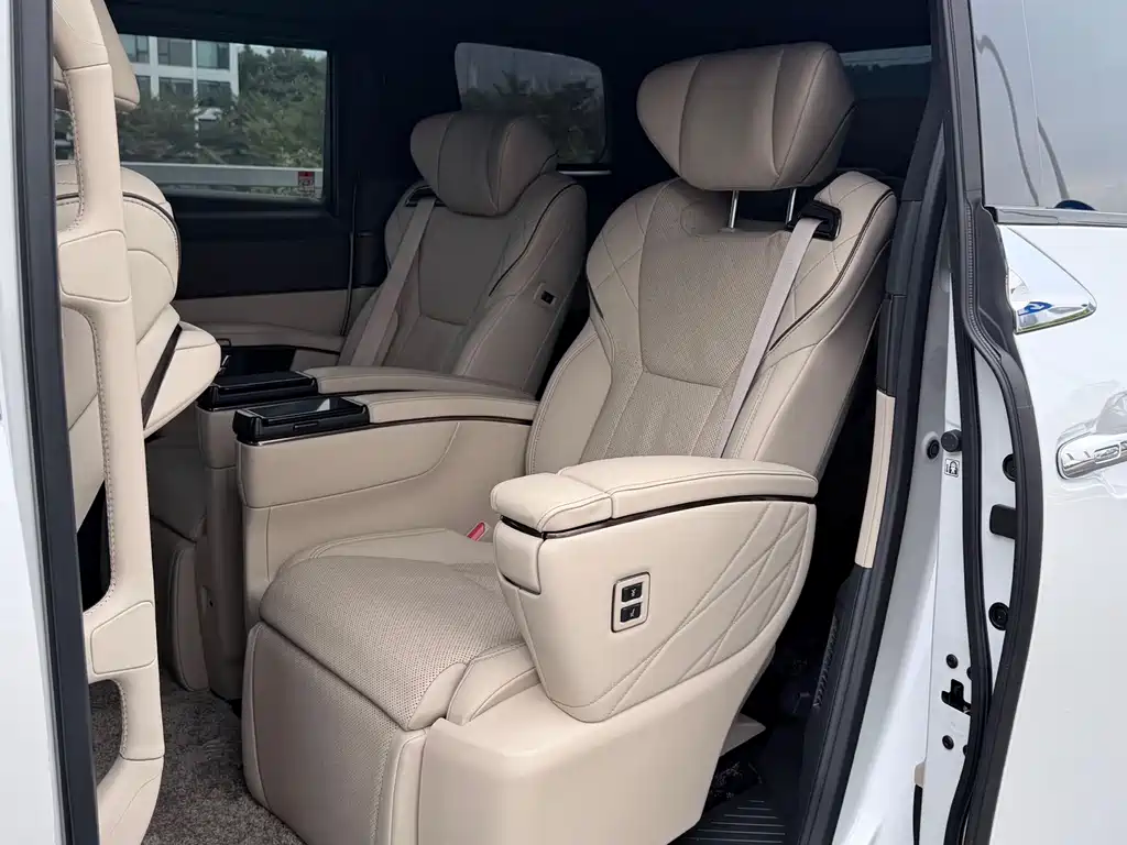 Toyota Alphard 2023 — фото 8