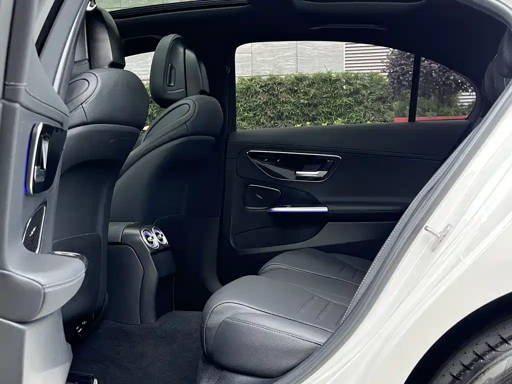 Mercedes-Benz C-Class 2024 — фото 19