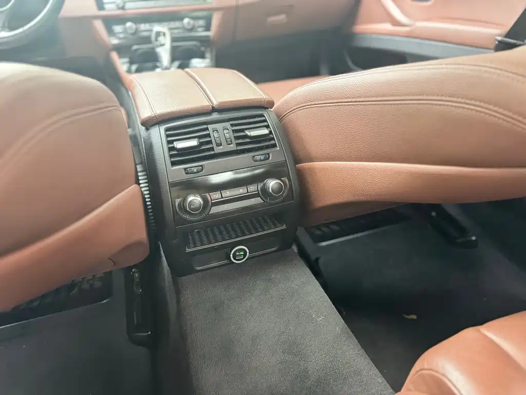 BMW 5 Series 2016 — фото 15