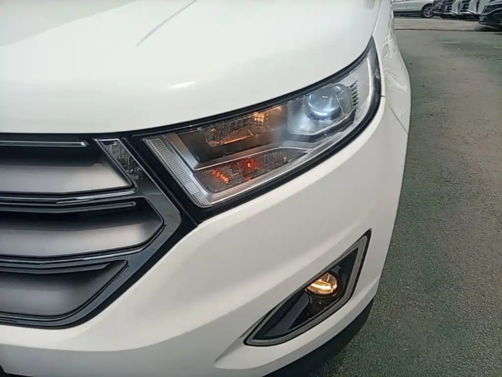 Ford Edge 2016 — фото 18