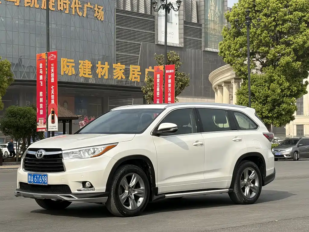 Toyota Highlander 2017 — фото 1