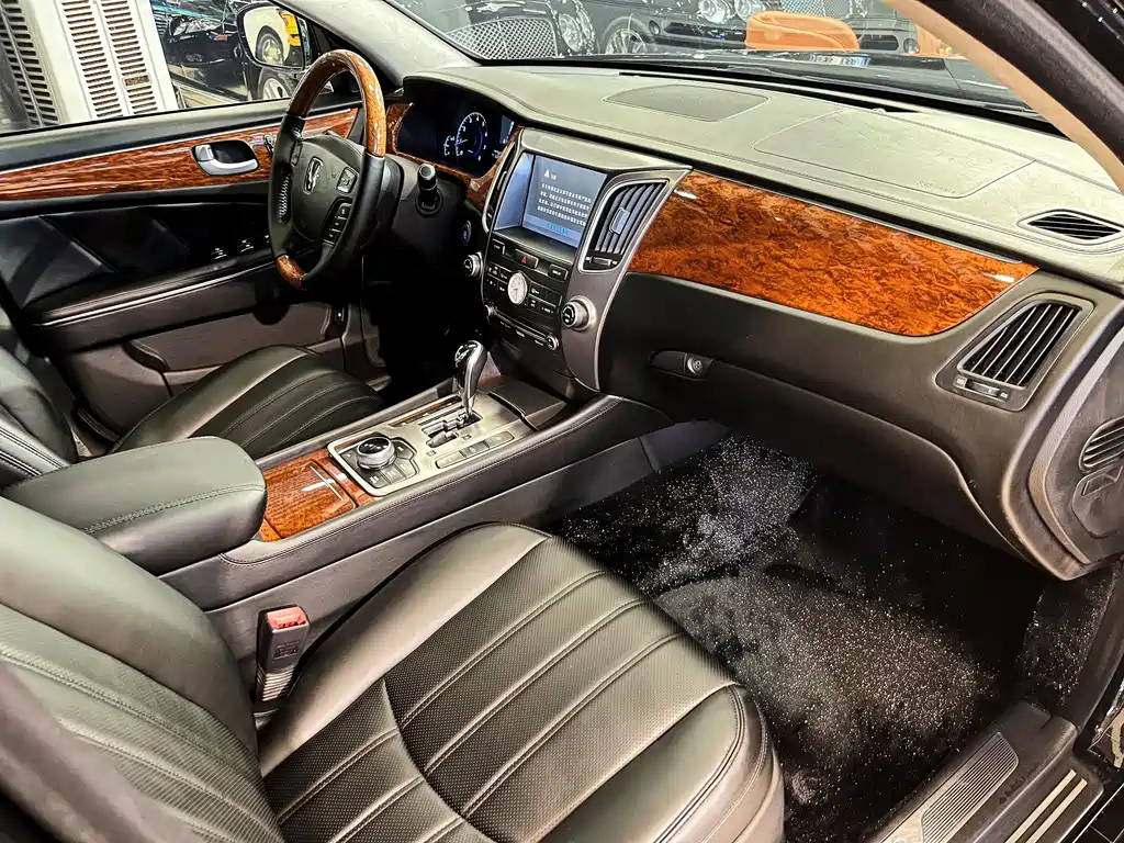 Hyundai Equus 2013 — фото 23