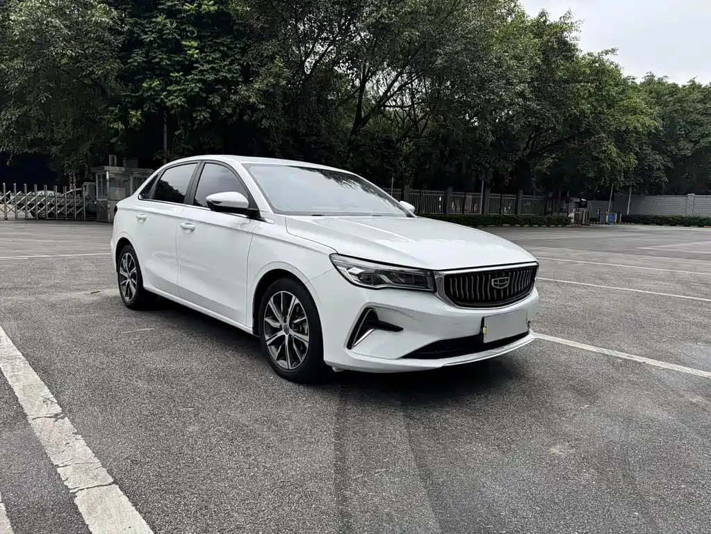 Geely Emgrand 2022
