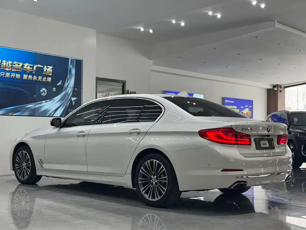 BMW 5 Series 2019 — фото 4