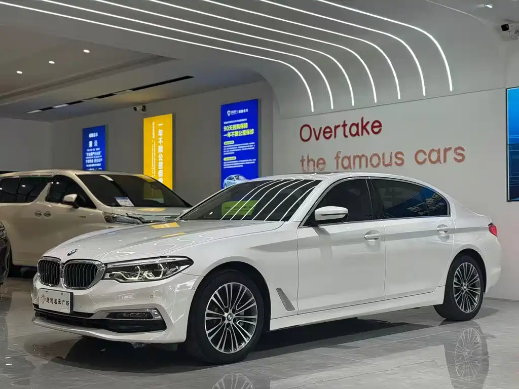 BMW 5 Series 2019 — фото 1