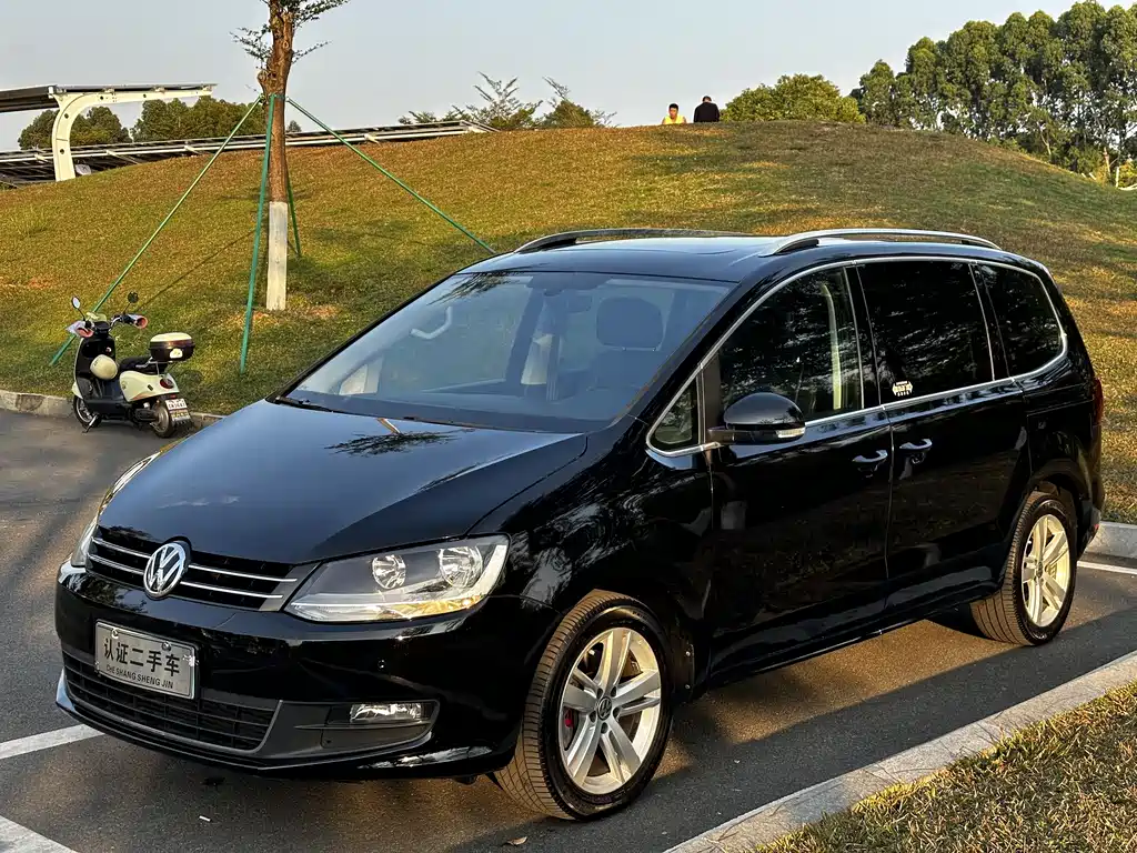 Volkswagen Sharan 2017 — фото 1