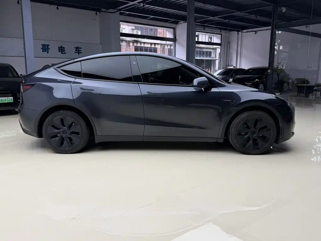Tesla Model Y 2024 — фото 4