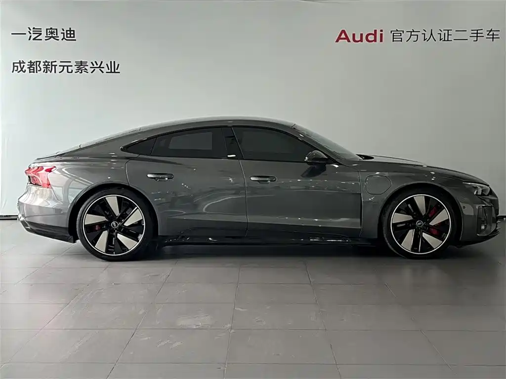 Audi e-tron GT 2025 — фото 3