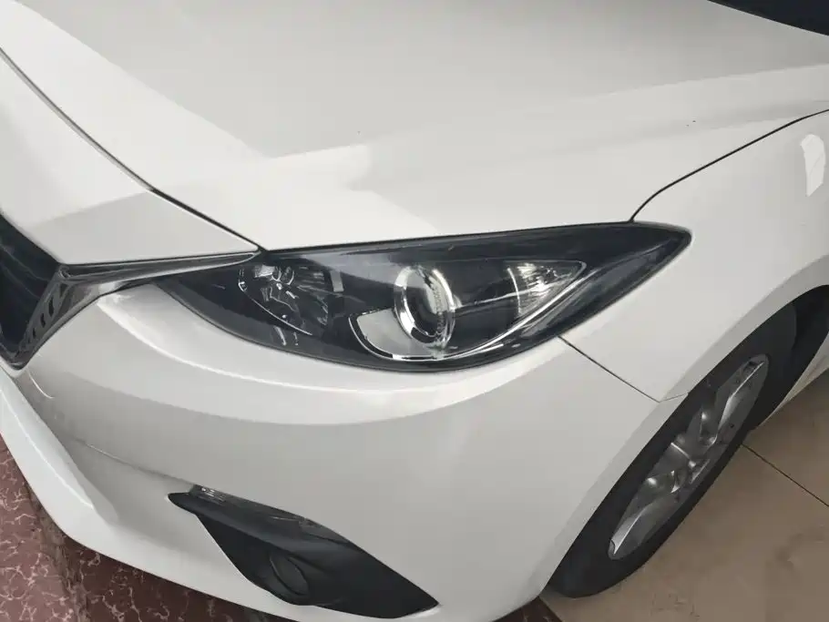 Mazda 3 Axela 2015