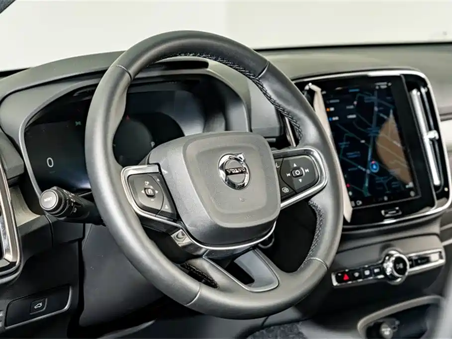 Volvo XC40 2025 — фото 10