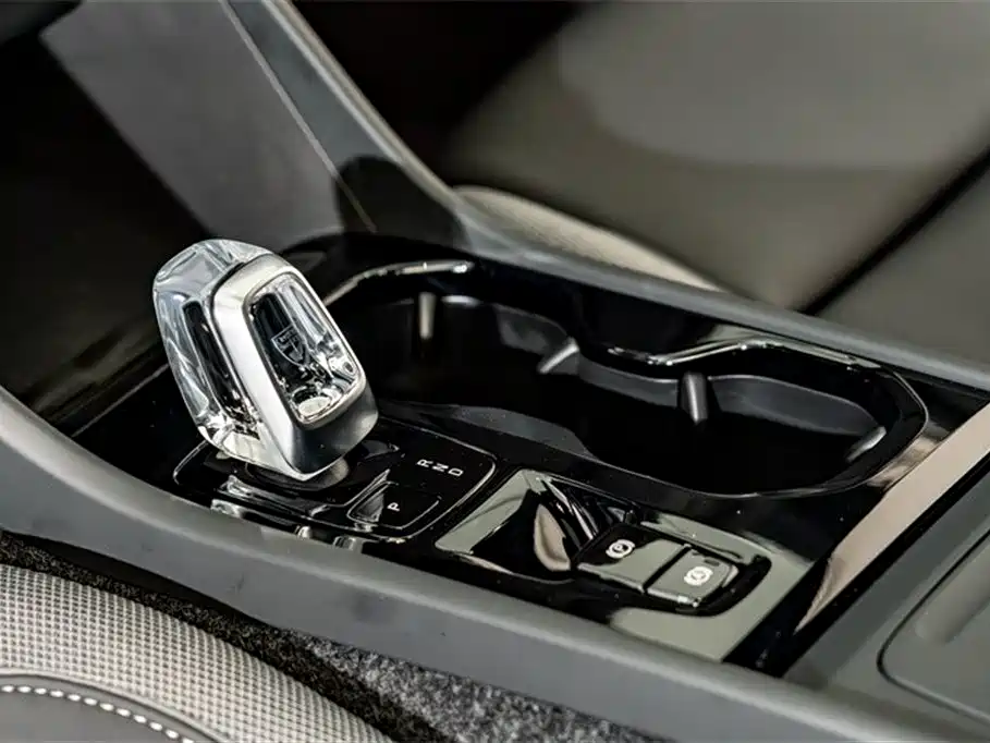 Volvo XC40 2025 — фото 11