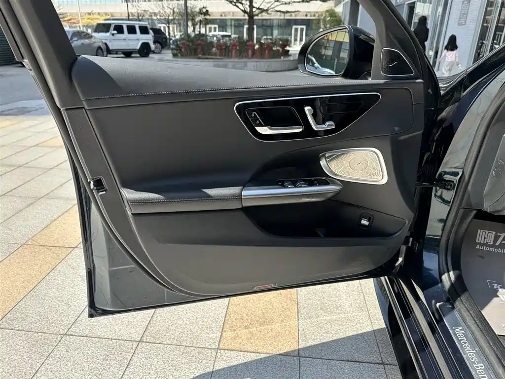 Mercedes-Benz C-Class 2023 — фото 23