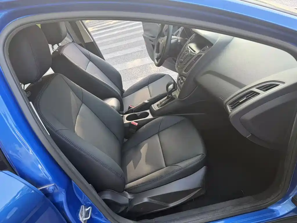 Ford Focus 2013 — фото 11