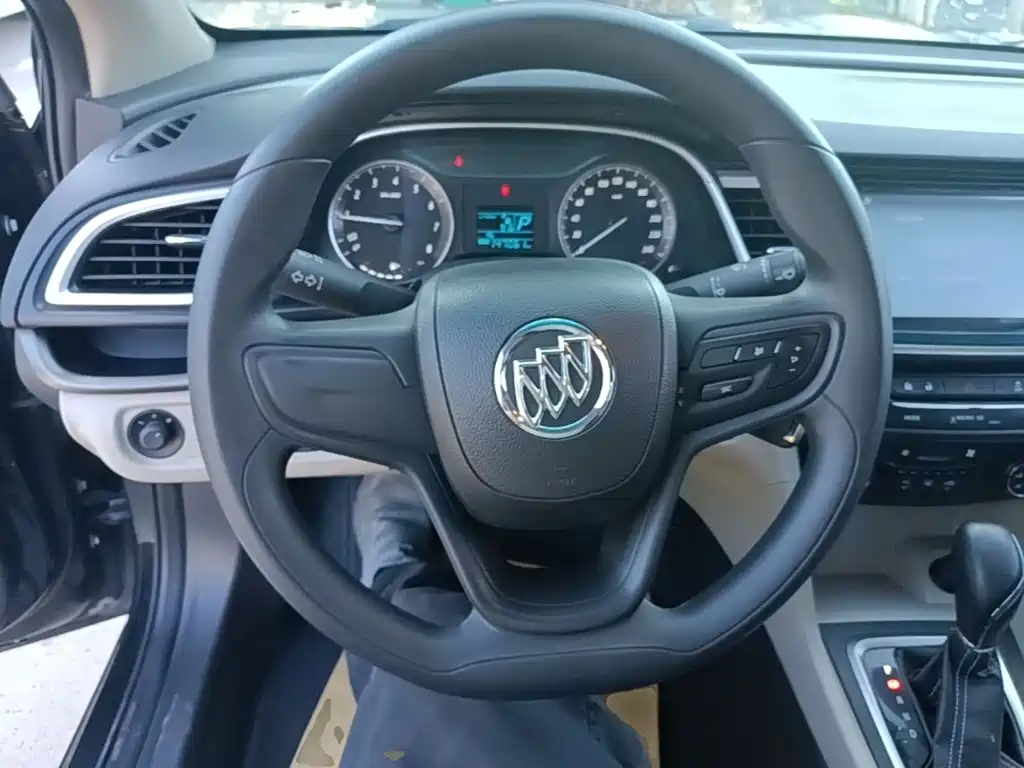 Buick Excelle 2015 — фото 11