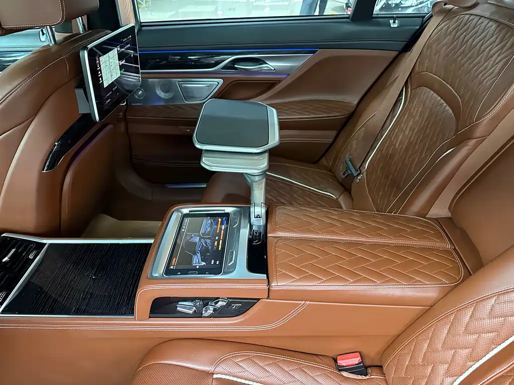 BMW 7 Series 2021 — фото 17
