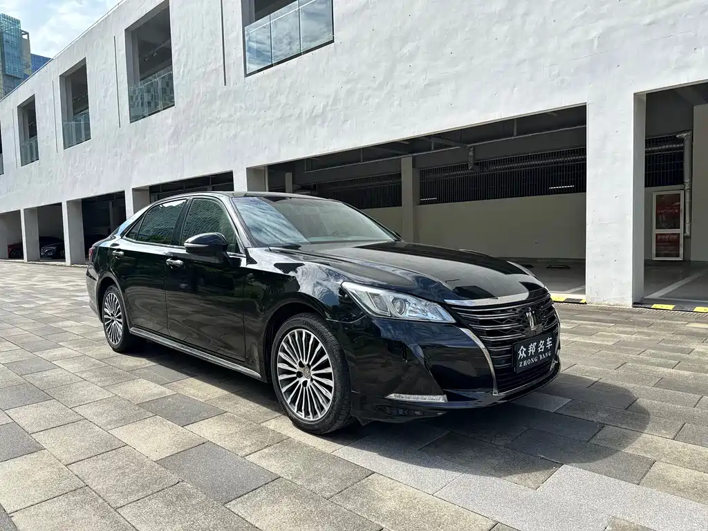 Toyota Crown 2018 — фото 7