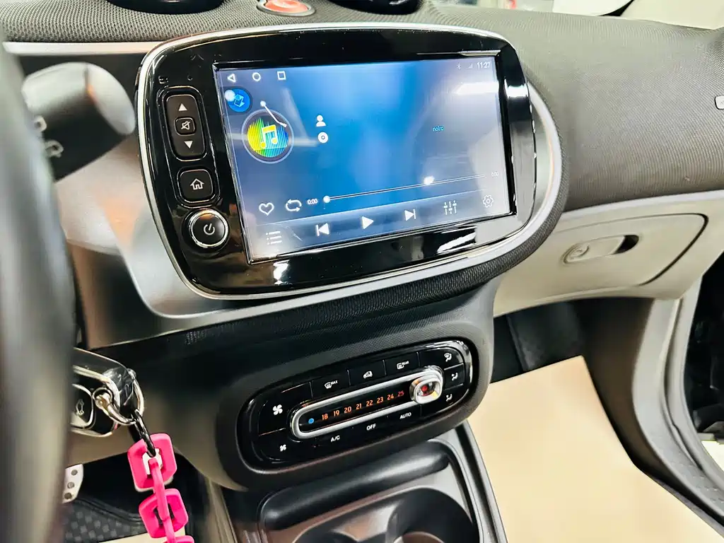 smart Fortwo 2018 — фото 38