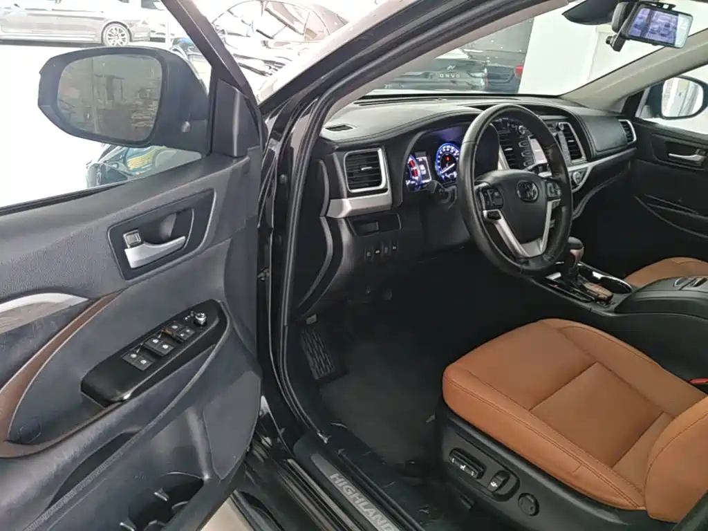 Toyota Highlander 2020 — фото 16