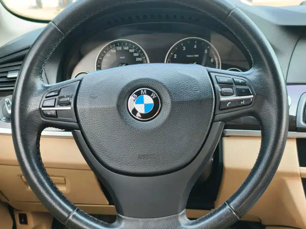 BMW 5 Series 2012 — фото 17