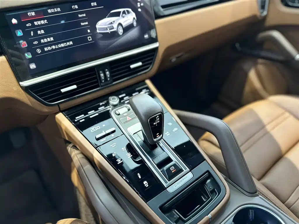 Porsche Cayenne 2023 — фото 17