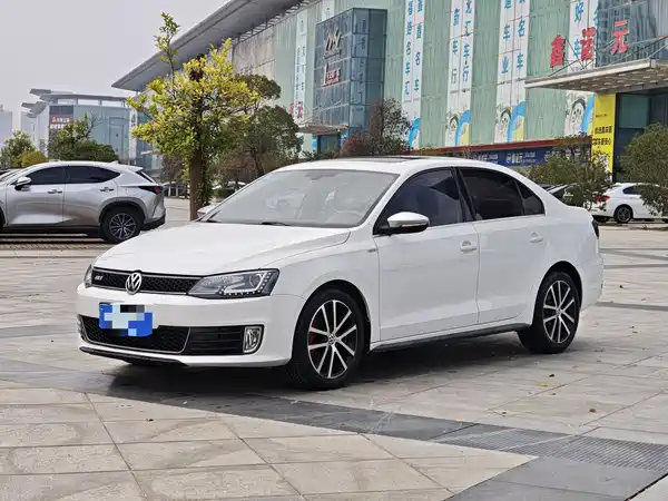 Volkswagen Sagitar 2013