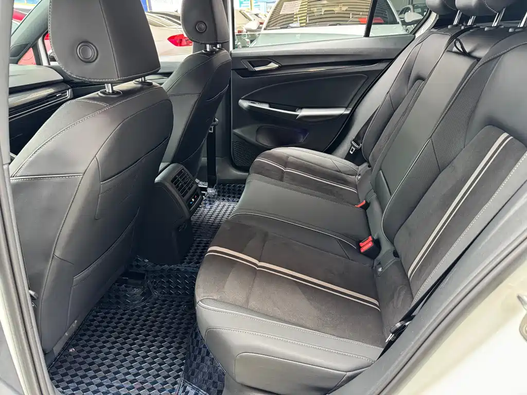 Volkswagen Golf 2021
