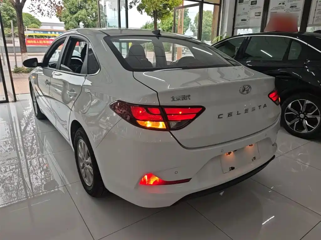 Hyundai Elantra 2020 — фото 5