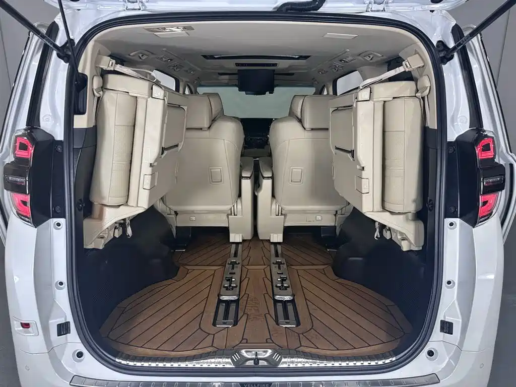 Toyota Vellfire 2023 — фото 9