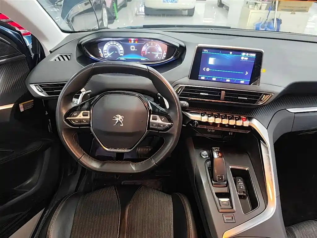 Peugeot 5008 2018 — фото 11